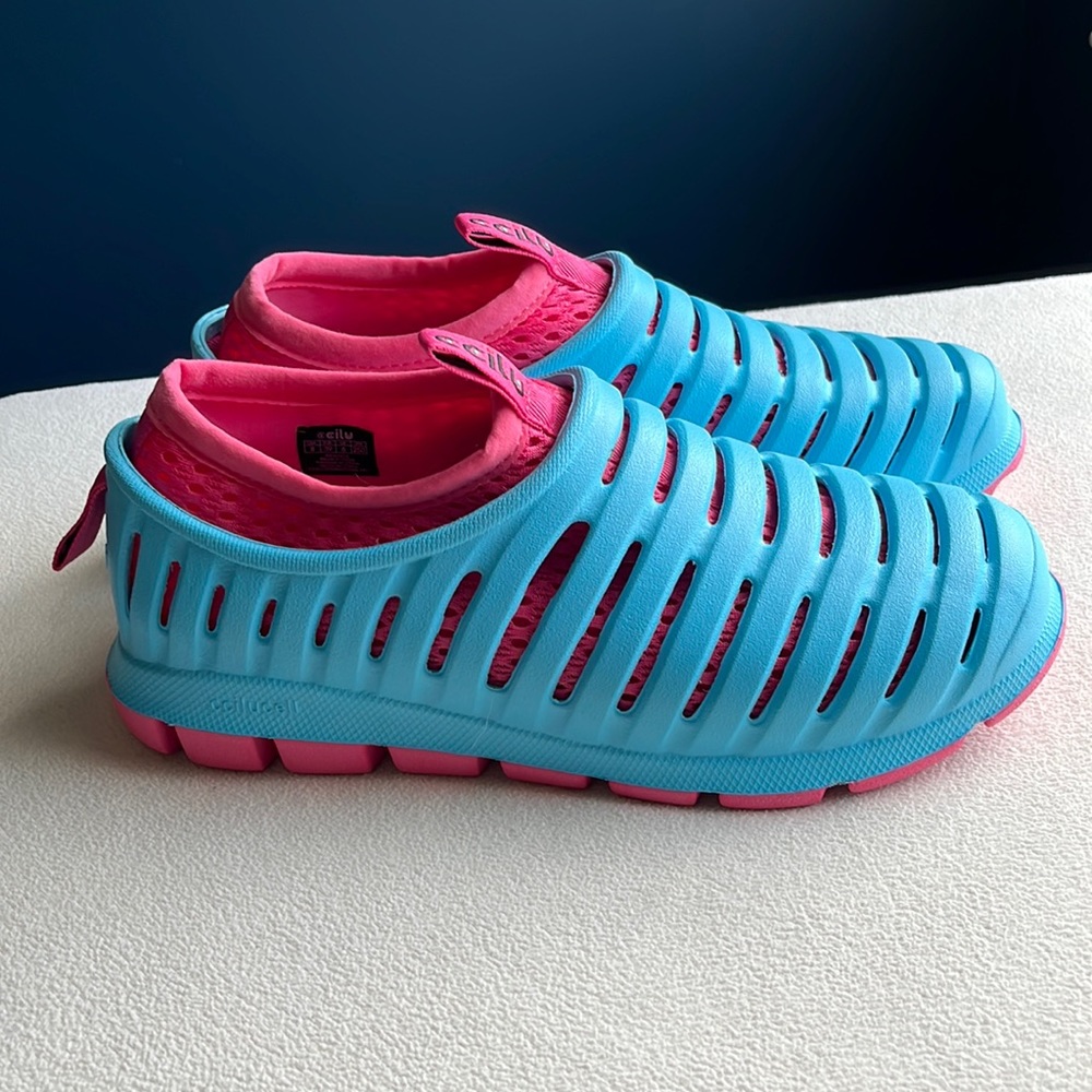 Like new CCILU water shoes, size 8.